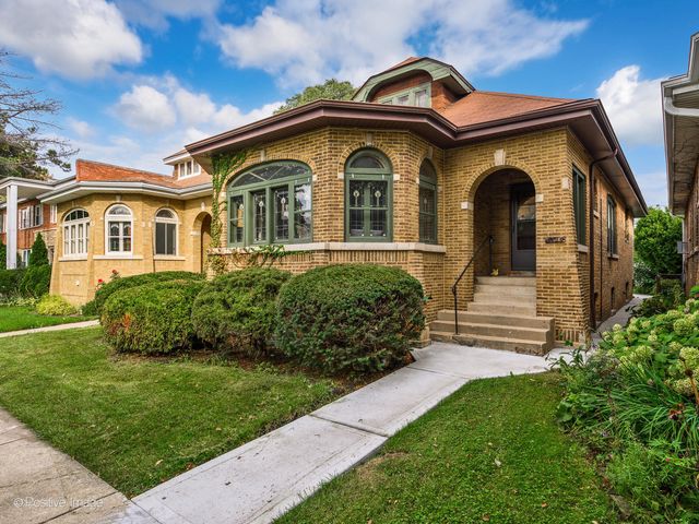 6739 N Rockwell Street, Chicago, IL 60645