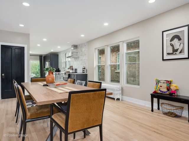 6739 N Rockwell Street, Chicago, IL 60645