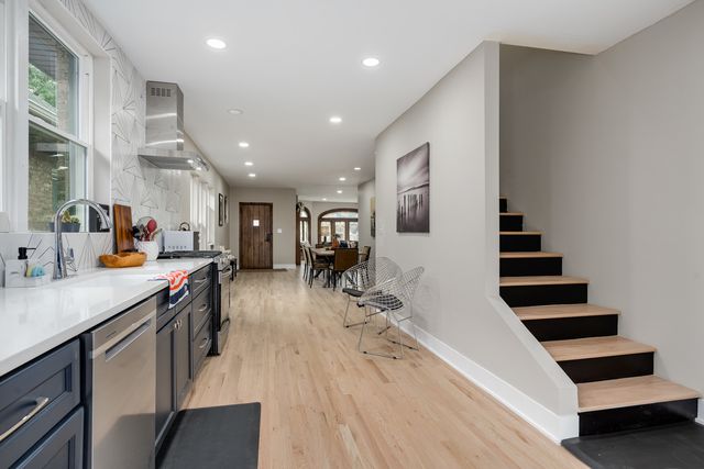 6739 N Rockwell Street, Chicago, IL 60645