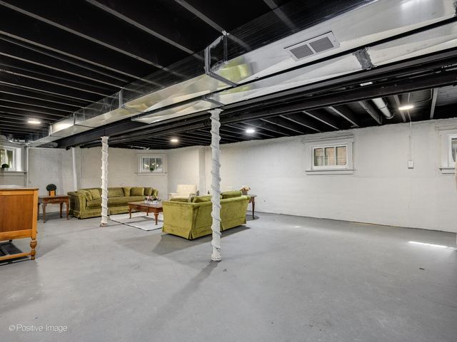 6739 N Rockwell Street, Chicago, IL 60645