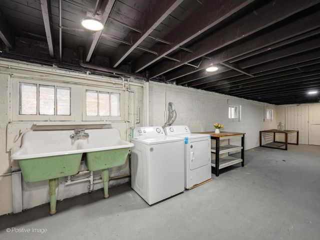 6739 N Rockwell Street, Chicago, IL 60645