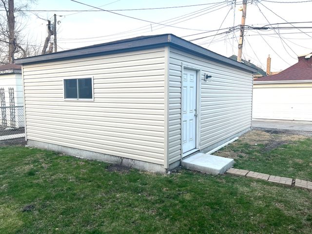 6739 N Rockwell Street, Chicago, IL 60645