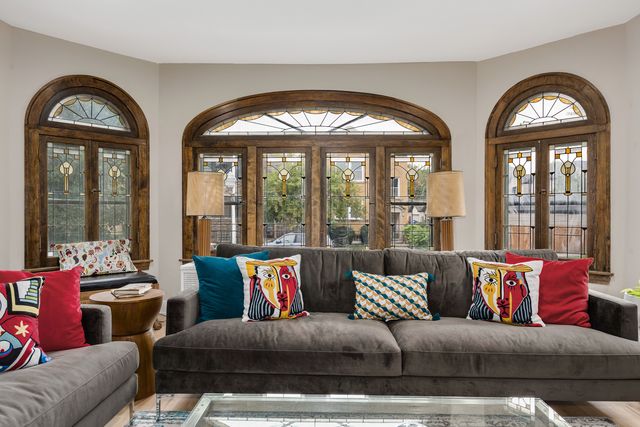 6739 N Rockwell Street, Chicago, IL 60645