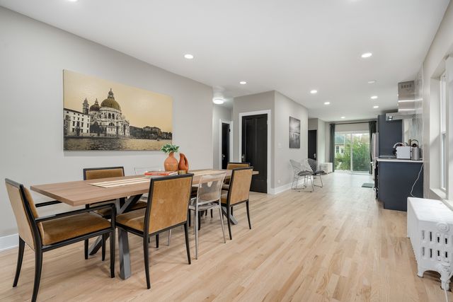 6739 N Rockwell Street, Chicago, IL 60645