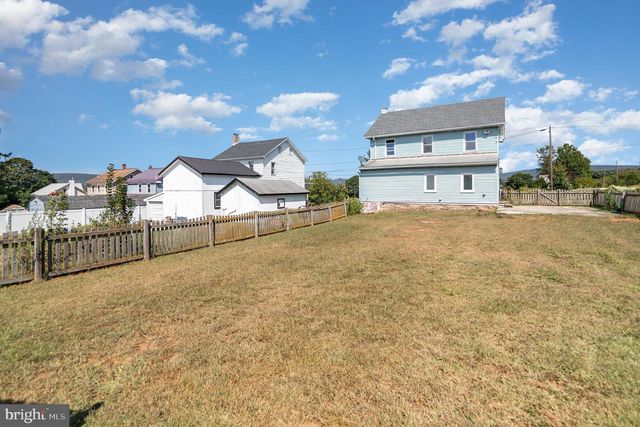 46 LAUDERMILCH RD, Halifax, PA 17032