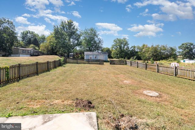 46 LAUDERMILCH RD, Halifax, PA 17032