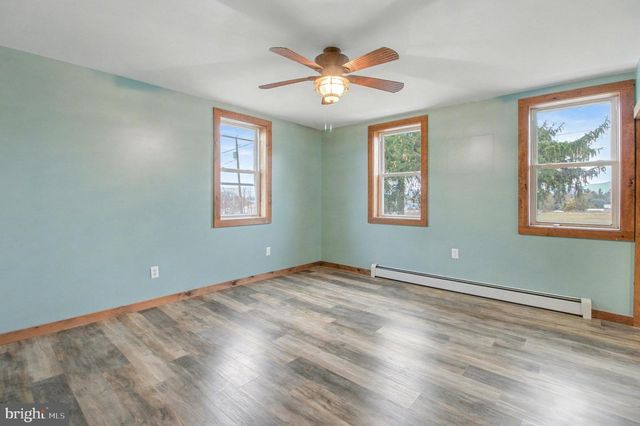 46 LAUDERMILCH RD, Halifax, PA 17032