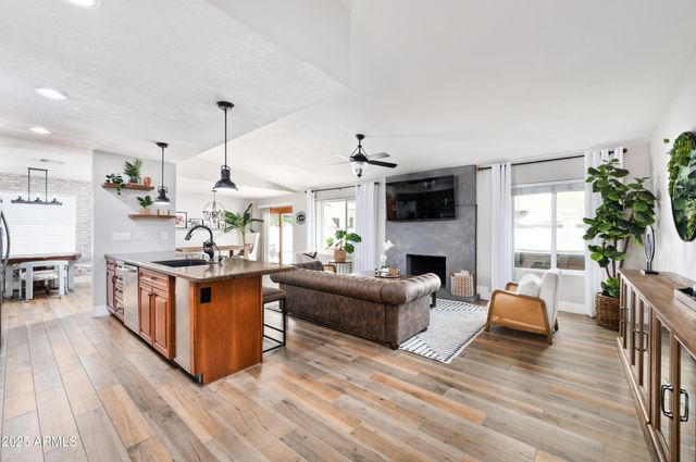 4429 E FRIESS Drive, Phoenix, AZ 85032