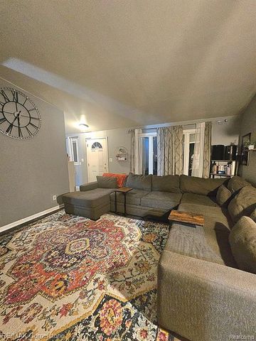 5367 Vivian Street, Dearborn Heights, MI 48125