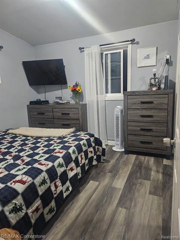 5367 Vivian Street, Dearborn Heights, MI 48125