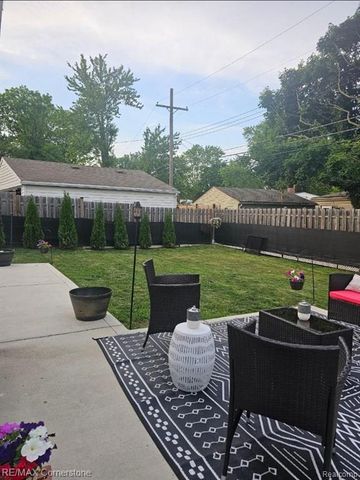 5367 Vivian Street, Dearborn Heights, MI 48125