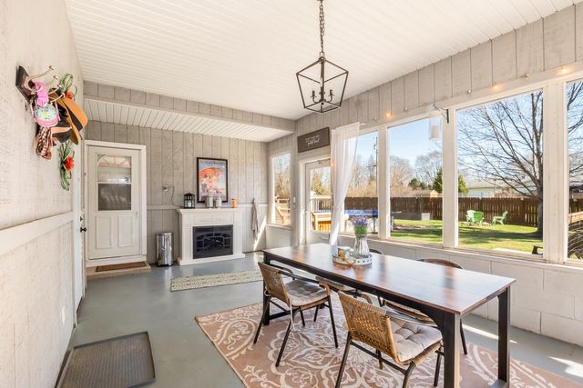 814 N Calumet Road, Chesterton, IN 46304