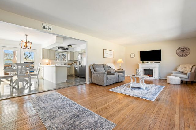 814 N Calumet Road, Chesterton, IN 46304