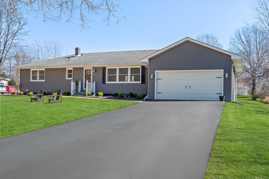 814 N Calumet Road, Chesterton, IN 46304