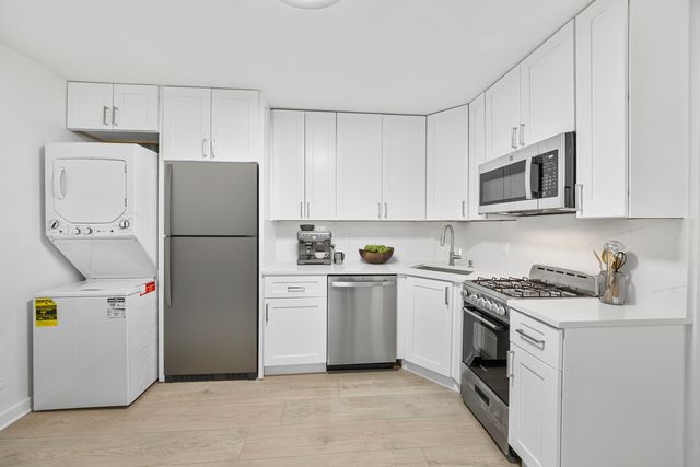 3037 N southport Avenue 2R, Chicago, IL 60657