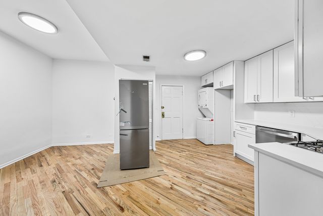 3037 N southport Avenue 2R, Chicago, IL 60657