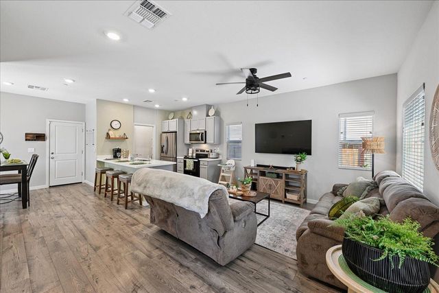 5409 Cumberland Dr, Roseville, CA 95747