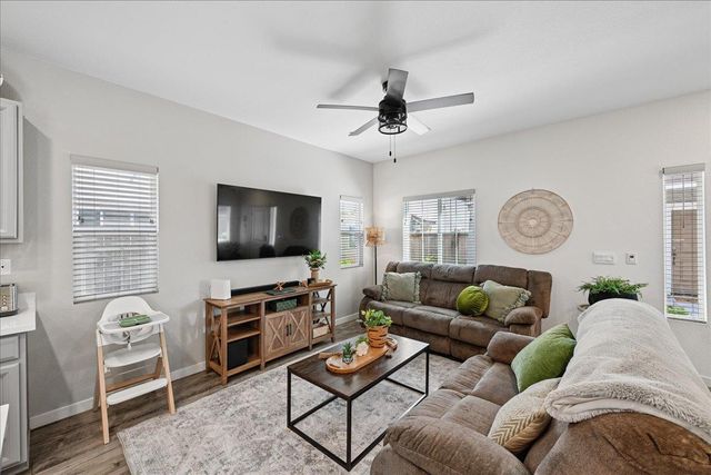 5409 Cumberland Dr, Roseville, CA 95747