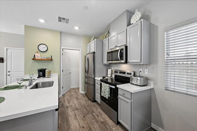 5409 Cumberland Dr, Roseville, CA 95747