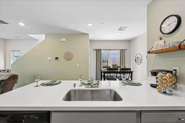 5409 Cumberland Dr, Roseville, CA 95747