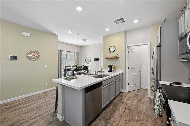 5409 Cumberland Dr, Roseville, CA 95747