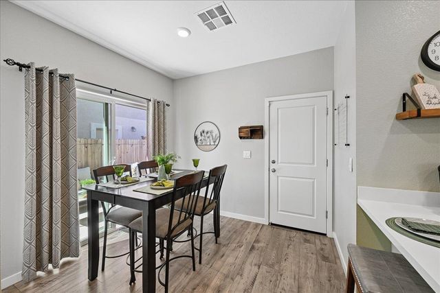 5409 Cumberland Dr, Roseville, CA 95747