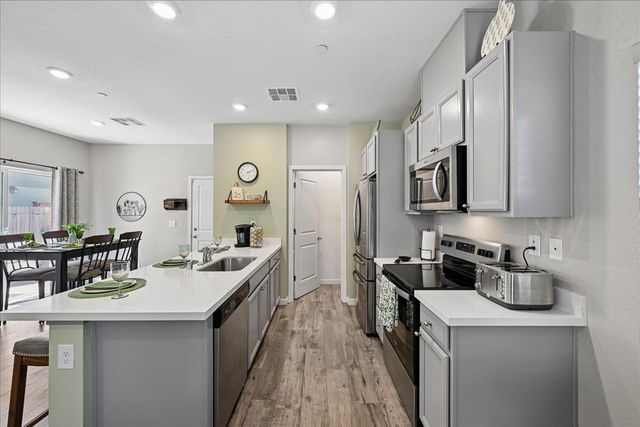 5409 Cumberland Dr, Roseville, CA 95747