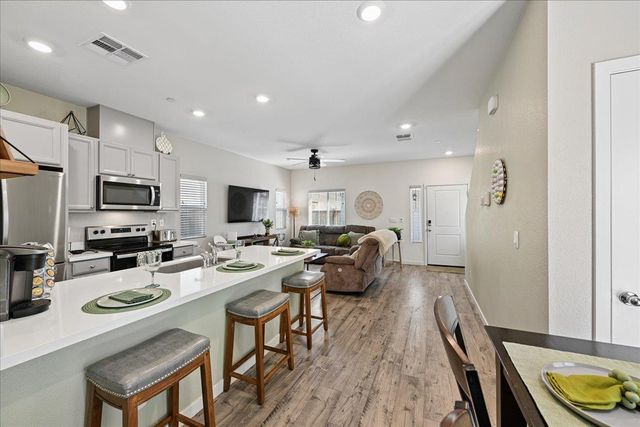 5409 Cumberland Dr, Roseville, CA 95747