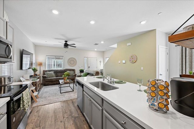 5409 Cumberland Dr, Roseville, CA 95747