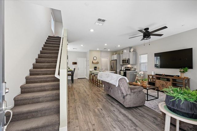 5409 Cumberland Dr, Roseville, CA 95747