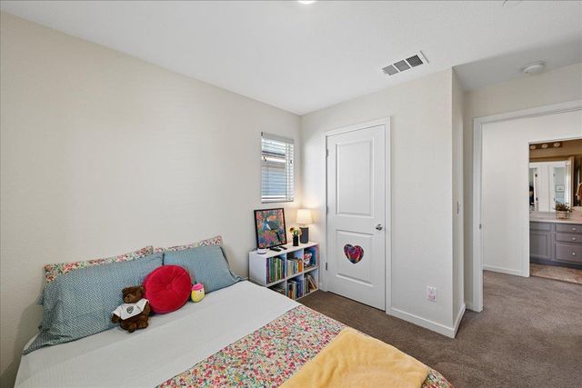 5409 Cumberland Dr, Roseville, CA 95747