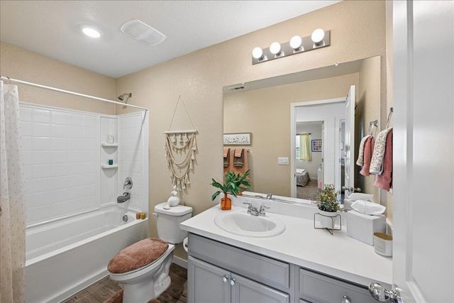 5409 Cumberland Dr, Roseville, CA 95747