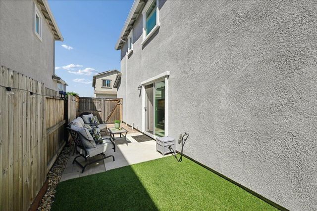 5409 Cumberland Dr, Roseville, CA 95747