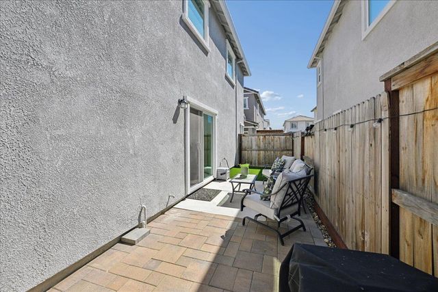 5409 Cumberland Dr, Roseville, CA 95747