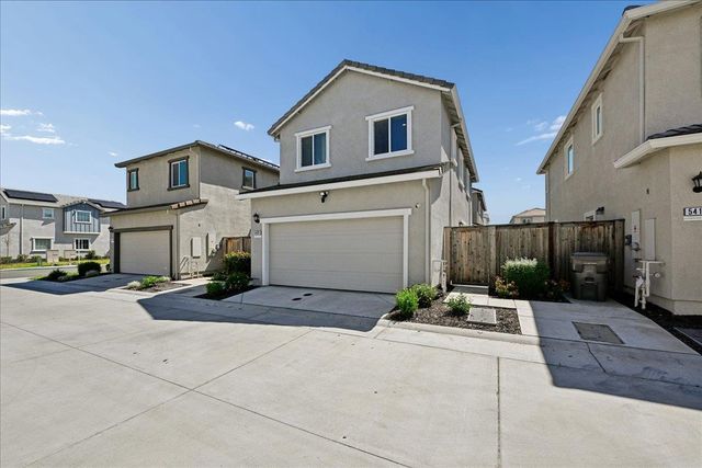 5409 Cumberland Dr, Roseville, CA 95747