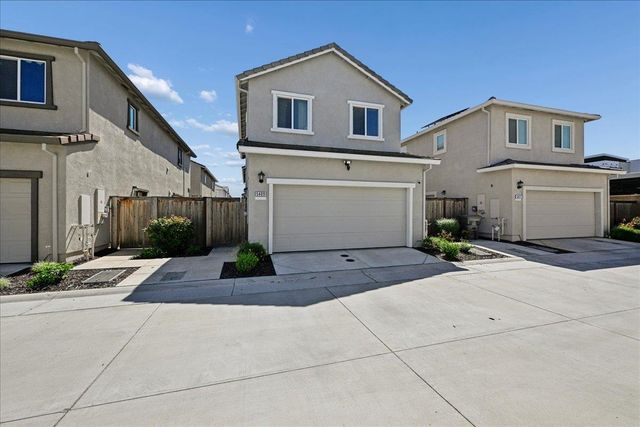 5409 Cumberland Dr, Roseville, CA 95747