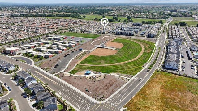 5409 Cumberland Dr, Roseville, CA 95747