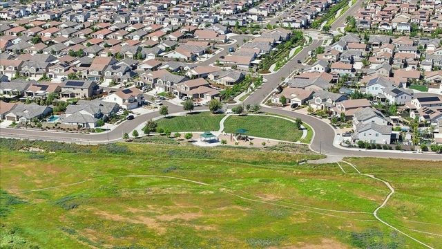 5409 Cumberland Dr, Roseville, CA 95747