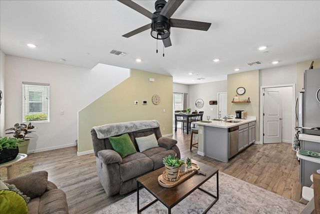 5409 Cumberland Dr, Roseville, CA 95747