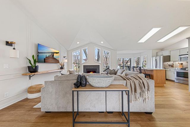 1055 W County Road D, Shoreview, MN 55126