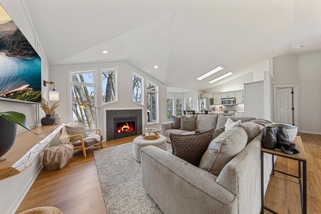 1055 W County Road D, Shoreview, MN 55126