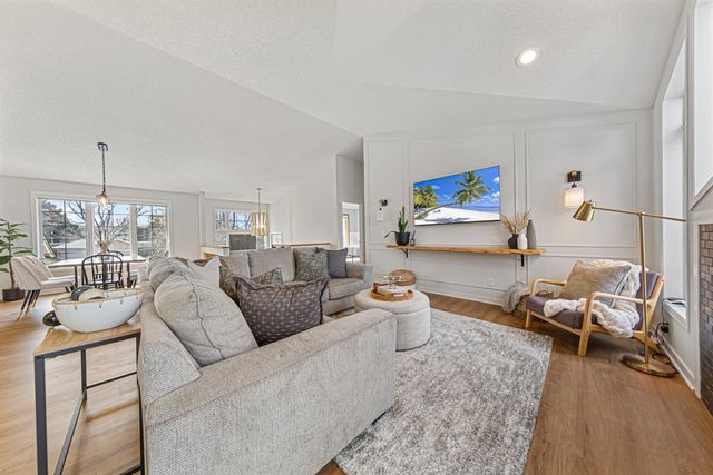 1055 W County Road D, Shoreview, MN 55126