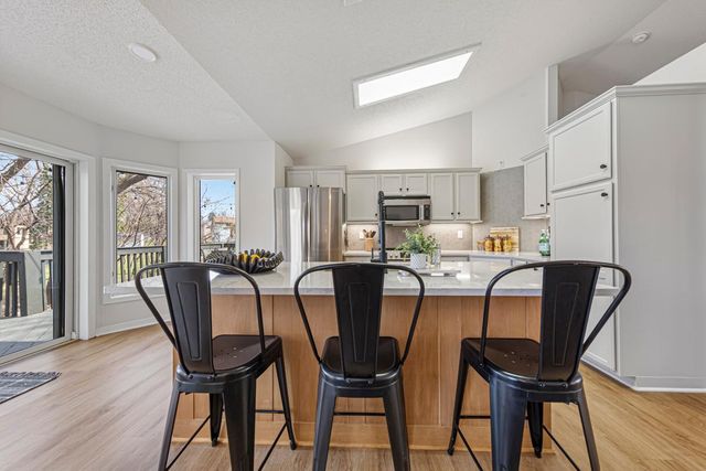 1055 W County Road D, Shoreview, MN 55126