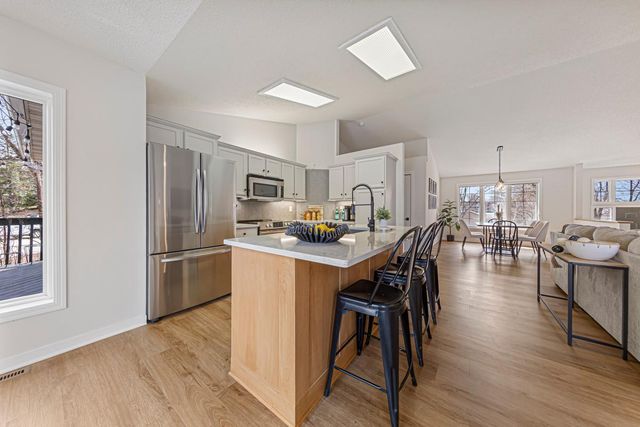 1055 W County Road D, Shoreview, MN 55126