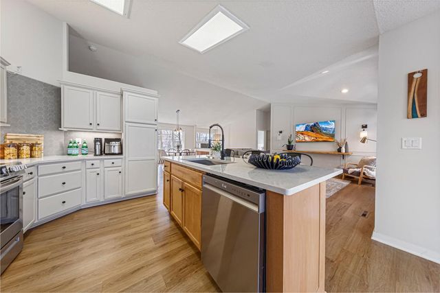 1055 W County Road D, Shoreview, MN 55126