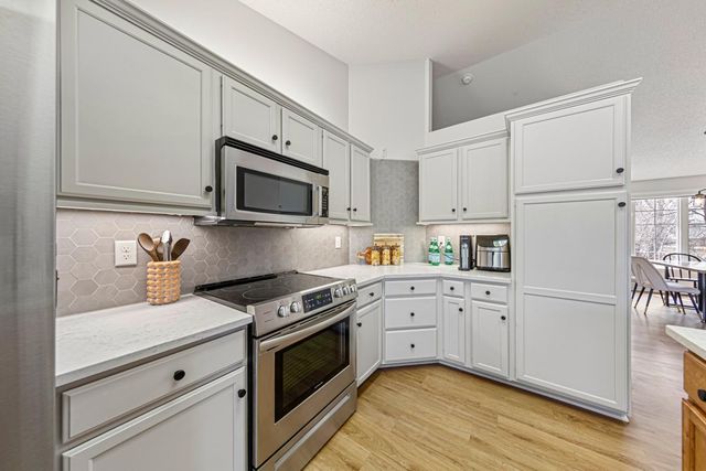 1055 W County Road D, Shoreview, MN 55126