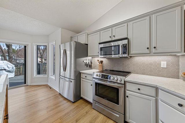 1055 W County Road D, Shoreview, MN 55126