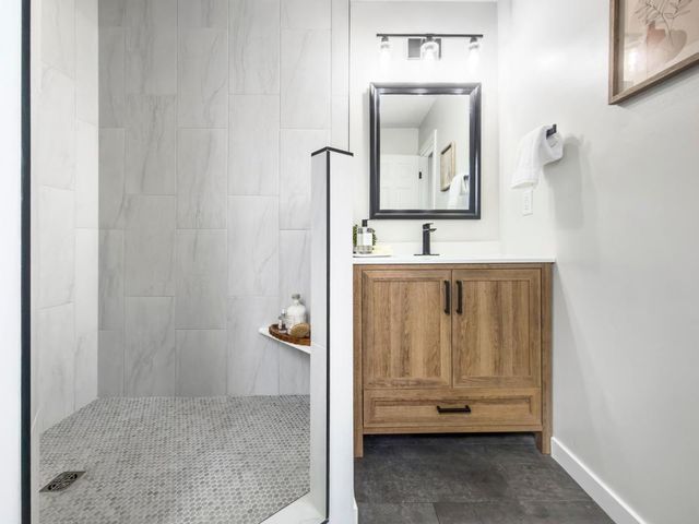 1055 W County Road D, Shoreview, MN 55126