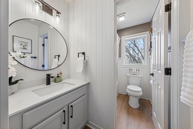 1055 W County Road D, Shoreview, MN 55126