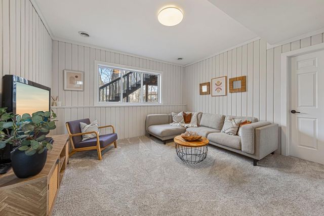 1055 W County Road D, Shoreview, MN 55126